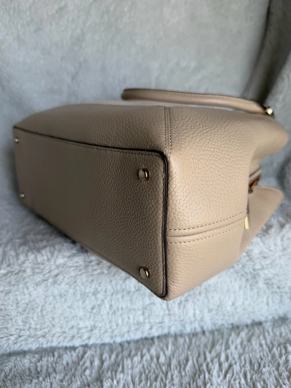 Kate Spade Two-Tone Beige & Cream Leather Shoulder Bag